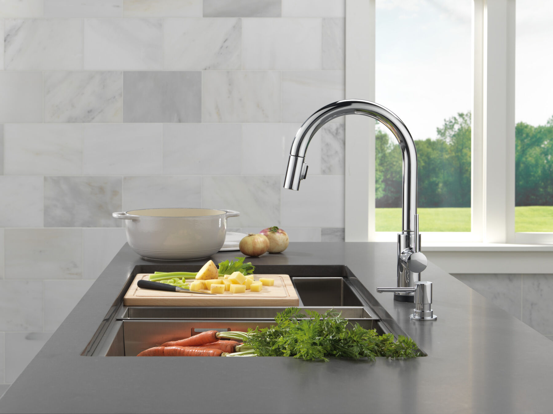 Touch2O with Touchless and VoiceIQ® Technology Single Handle Pull-Down Kitchen Faucet with Soap Dispenser, image 12