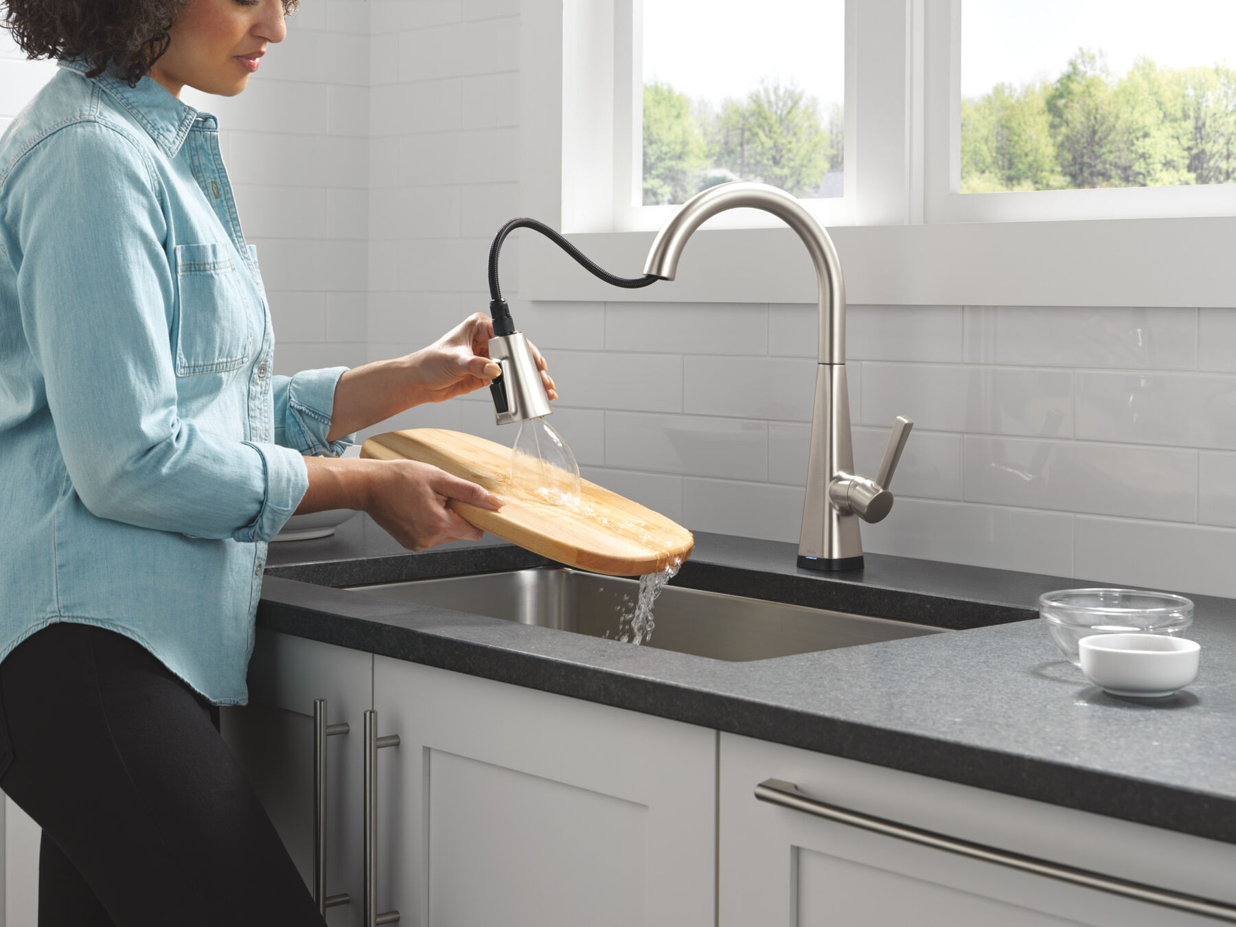 Single-Handle Pull-Down Kitchen Faucet with Touch<sub>2</sub>O® Technology, image 8