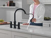 Llave para cocina tipo puente extensible con dos manijas
