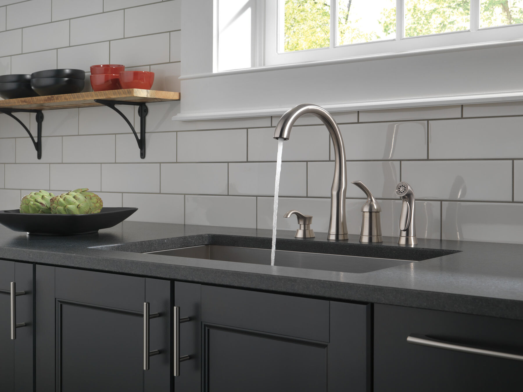 Llave para cocina monomando con rociador y dispensador de jabón, imagen 3