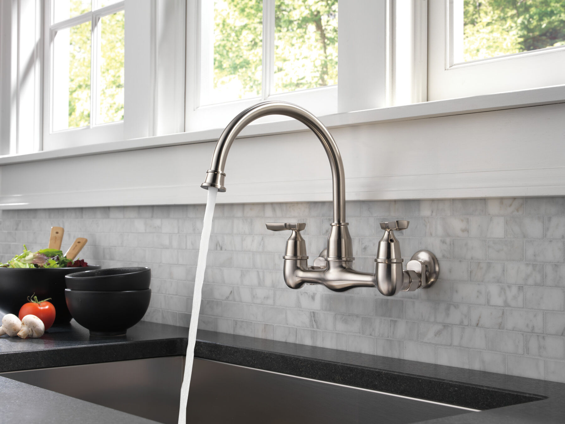 Llave para cocina con dos manijas para montaje en pared, imagen 3