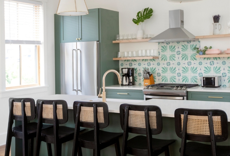 divertida cocina azul de @demiliodesign