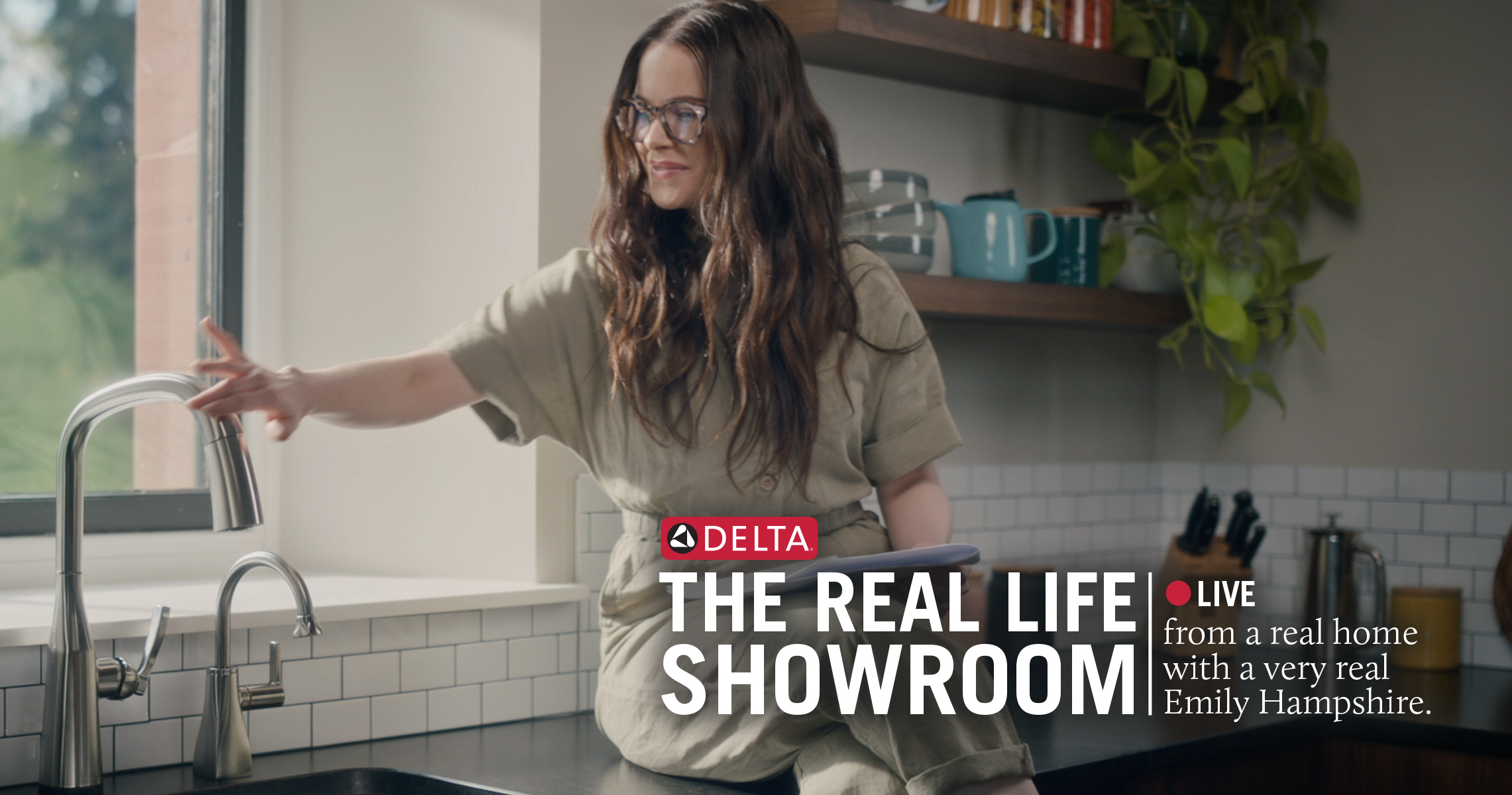 Emily Hampshire presenta las colecciones más nuevas de Delta Faucet en la transmisión en vivo The Real Life Showroom