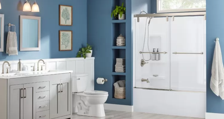 baño azul brillante con ducha de acrílico