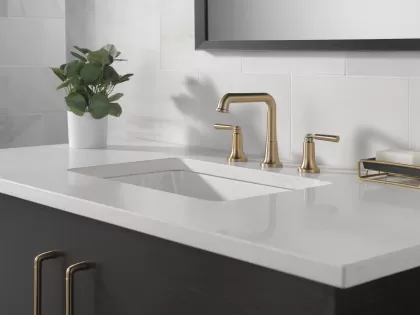 Delta Faucet moderniza la popular estética campestre con la nueva colección para baño Saylor™
